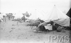 Sierpień-wrzesień 1942, Pahlewi, Iran (Persja).
Obóz dla polskich uchodźców, namioty.
Fot. por. Ostrowski, Instytut Polski im. Gen. Sikorskiego w Londynie [album negatywowy B-I IRAN] - płachta 36
