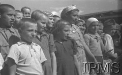 Listopad 1942, Teheran, Iran (Persja).
Obóz dla polskich uchodźców. Dzieci podczas spotkania z ambasadorem Stanisławem Kotem.
Fot. por. Ostrowski, Instytut Polski im. Gen. Sikorskiego w Londynie [album negatywowy B-I IRAN] - płachta 41
