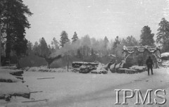 Listopad 1941, Kołtubanka, obł. Czkałowsk, ZSRR.
Obóz żołnierzy formującej się Armii Andersa, namioty w śniegu, z prawej brama wjazdowa.
Fot. Czesław Zembal, Instytut Polski im. Gen. Sikorskiego w Londynie [album negatywowy A-I ROSJA] - płachta 1