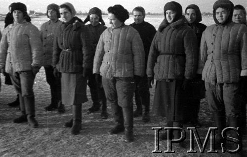 Listopad 1941, Buzułuk, obł. Czkałowsk, ZSRR.
Organizowanie Armii Polskiej w ZSRR. Podpis oryginalny: 