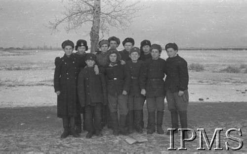 Listopad 1941, Kołtubanka, obł. Czkałowsk, ZSRR.
Obóz formującej się Armii Andersa, żołnierze podczas ćwiczeń.
Fot. Czesław Zembal, Instytut Polski im. Gen. Sikorskiego w Londynie [album negatywowy A-I ROSJA] - płachta 3