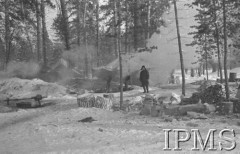 Grudzień 1941, Buzułuk, obł. Czkałowsk, ZSRR.
Obóz formującej się Armii Andersa wśród drzew, namioty zasypane śniegiem.
Fot. Czesław Zembal, Instytut Polski im. Gen. Sikorskiego w Londynie [album negatywowy A-I ROSJA] - płachta 7