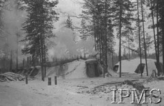 Grudzień 1941, Buzułuk, obł. Czkałowsk, ZSRR.
Obóz żołnierzy formującej się Armii Andersa, ziemianki w śniegu.
Fot. Czesław Zembal, Instytut Polski im. Gen. Sikorskiego w Londynie [album negatywowy A-I ROSJA] - płachta 1