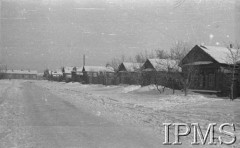 Styczeń 1942, Buzułuk, obł. Czkałowsk, ZSRR.
Domy przysypane śniegiem.
Fot. inż. Wiktor Ostrowski, Instytut Polski im. Gen. Sikorskiego w Londynie [album negatywowy A-I ROSJA] - płachta 15