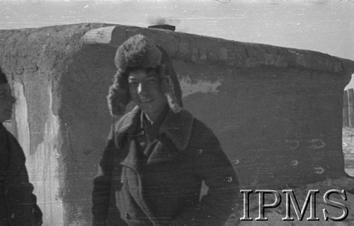 Styczeń 1942, Buzułuk, obł. Czkałowsk, ZSRR.
Kirgiski chłopak w futrzanej czapce z nausznikami.
Fot. Czesław Zembal, Instytut Polski im. Gen. Sikorskiego w Londynie [album negatywowy A-I ROSJA] - płachta 16