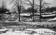 Styczeń-luty 1942, Jangi-Jul, Uzbekistan, ZSRR.
Baraki zawiane śniegiem na terenie sztabu Armii Polskiej.
Fot. inż. Wiktor Ostrowski, Instytut Polski im. Gen. Sikorskiego w Londynie [album negatywowy A-I ROSJA] - płachta 17