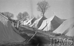 Luty 1942, Jangi-Jul, Uzbekistan, ZSRR.
Namioty w obozie formującej się Armii Polskiej.
Fot. inż. Wiktor Ostrowski, Instytut Polski im. Gen. Sikorskiego w Londynie [album negatywowy A-I ROSJA] - płachta 18