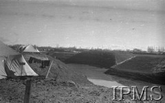 Luty 1942, Jangi-Jul, Uzbekistan, ZSRR.
Obóz formującej się Armii Polskiej, namioty nad brzegiem rzeki Kurkudziuk.
Fot. inż. Wiktor Ostrowski, Instytut Polski im. Gen. Sikorskiego w Londynie [album negatywowy A-I ROSJA] - płachta 18