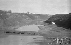 Luty 1942, Jangi-Jul, Uzbekistan, ZSRR.
Kładka nad rzeką Kurkudziuk zrobiona przez polskich saperów.
Fot. inż. Wiktor Ostrowski, Instytut Polski im. Gen. Sikorskiego w Londynie [album negatywowy A-I ROSJA] - płachta 18