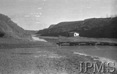 Luty 1942, Jangi-Jul, Uzbekistan, ZSRR.
Kładka nad rzeką Kurkudziuk zrobiona przez polskich saperów.
Fot. inż. Wiktor Ostrowski, Instytut Polski im. Gen. Sikorskiego w Londynie [album negatywowy A-I ROSJA] - płachta 18