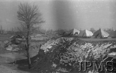 Luty 1942, Dżałał-Abad, Kirgistan, ZSRR.
Namioty Szwadronu Przybocznego dowódcy Armii Polskiej gen. Władysława Andersa.
Fot. inż. Wiktor Ostrowski, Instytut Polski im. Gen. Sikorskiego w Londynie [album negatywowy A-I ROSJA] - płachta 20