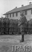 22.03.1942, Jangi-Jul, Uzbekistan, ZSRR.
Gen. Władysław Anders przemawia do ochotniczek Pomocniczej Służby Kobiet wyjeżdżających z ZSRR.
Fot. inż. Ostrowski, Instytut Polski im. Gen. Sikorskiego w Londynie [album negatywowy A-I ROSJA] - płachta 21
