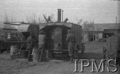 Marzec 1942, Jangi-Jul, Uzbekistan, ZSRR.
Wóz dezynfekcyjny.
Fot. Stanisław Lipiński, Instytut Polski im. Gen. Sikorskiego w Londynie [album negatywowy A-I ROSJA] - płachta 23

