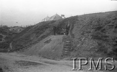 05.04.1942, Jangi-Jul, Uzbekistan, ZSRR.
Straż żołnierzy przy Grobie Chrystusa.
Fot. inż. Ostrowski, Instytut Polski im. Gen. Sikorskiego w Londynie [album negatywowy A-I ROSJA] - płachta 27