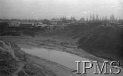 Kwiecień 1942, Jangi-Jul, Uzbekistan, ZSRR.
Rzeka Kurkudziuk.
Fot. inż. Ostrowski, Instytut Polski im. Gen. Sikorskiego w Londynie [album negatywowy A-I ROSJA] - płachta 31