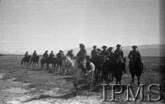 Kwiecień-maj 1942, Dżałał-Abad, Kirgistan, ZSRR.
Konny oddział na stepie.
Fot. inż. Ostrowski, Instytut Polski im. Gen. Sikorskiego w Londynie [album negatywowy A-I ROSJA] - płachta 32
