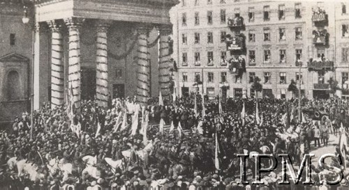 18.05.1920, Warszawa, Polska.
Plac Trzech Krzyży, kościół św. Aleksandra - przyjazd Naczelnego Wodza Józefa Piłsudskiego do Warszawy.
Fot. NN, Instytut Polski im. Gen. Sikorskiego w Londynie [szuflada nr 18, Legiony. Wojsko przed 1939, PW, LOPR]