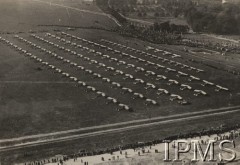 26.09.1937, Warszawa, Polska.
Lotnisko na Polach Mokotowskich - 126 samolotów ufundowanych ze środków zebranych przez polskie społeczeństwo. 
Fot. League for Aerial Defense, Instytut Polski im. Gen. Sikorskiego w Londynie [szuflada nr 18, Legiony. Wojsko Przed 1939, PW, LOPR]