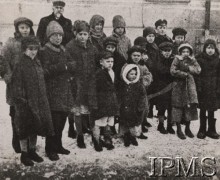 1920, Baranowicze.
Dzieci polskie z Rosji w obozie w Baranowiczach.
Fot. NN, Instytut Polski im. Gen. Sikorskiego w Londynie [szuflada nr 19, Walki o Niepodległość 1914-1920]
