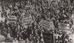 Maj 1920, Płock, Polska.
Demonstracja komunistyczna w Płocku. Manifestanci z hasłami: 