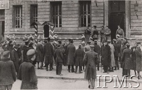 8-9.11.1918, Warszawa.
Rozbrajanie Niemców w Warszawie.
Fot. NN, Instytut Polski im. Gen. Sikorskiego w Londynie [szuflada nr 19, Walki o Niepodległość 1914-1920]