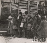 1920, Rosja.
Polacy wracający po I wojnie światowej z Rosji do Polski.
Fot. NN, Instytut Polski im. Gen. Sikorskiego w Londynie [szuflada nr 19, Walki o Niepodległość 1914-1920]