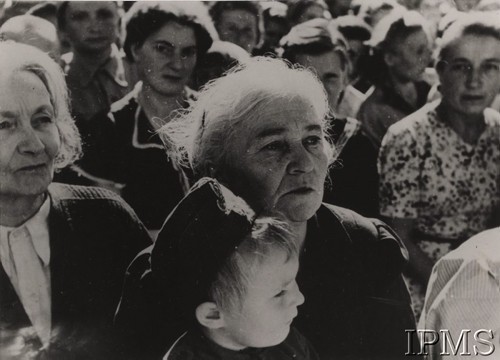 Październik 1942, Teheran, Iran (Persja).
Obóz nr 3 dla polskiej ludności cywilnej, która opuściła Związek Radziecki razem z Armią Andersa. Grupa kobiet.
Fot. NN, Instytut Polski i Muzeum im. gen. Sikorskiego w Londynie [szuflada nr 45 - Polacy na emigracji]
