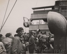 Czerwiec 1940, brak miejsca.
Ewakuacja polskich żołnierzy z Francji do Anglii.
Fot. NN, Instytut Polski i Muzeum im. gen. Sikorskiego w Londynie [szuflada nr 45 – Polacy na emigracji]