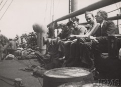 Czerwiec 1940, brak miejsca.
Ewakuacja polskich żołnierzy z Francji do Anglii.
Fot. NN, Instytut Polski i Muzeum im. gen. Sikorskiego w Londynie [szuflada nr 45 – Polacy na emigracji]