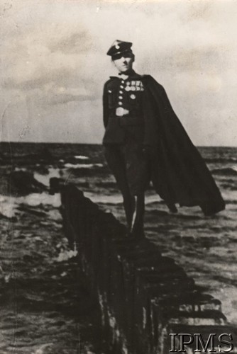 1939, Westerplatte, Polska.
Major Henryk Sucharski na Westerplatte.
Fot. NN, Instytut Polski i Muzeum im. gen. Sikorskiego w Londynie [szuflada nr 51 – Wrzesień 1939]
