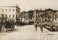5.10.1939, Warszawa.
Plac Piłsudskiego. Pierwsza defilada wojsk niemieckich po zakończeniu kampanii wrześniowej.
Fot. NN, Instytut Polski im. Gen. Sikorskiego w Londynie [szuflada nr 55, Okupacja niemiecka]