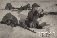 Zima 1941-1942, ZSRR.
Formowanie Armii Polskiej w Związku Radzieckim, strzelcy z karabinami SWT-40 podczas szkolenia.
Fot. NN, Instytut Polski im. Gen. Sikorskiego w Londynie [szuflada nr 60 - Rosja. Wojsko Polskie. Wysiedleńcy]