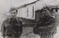 1942, ZSRR.
Formowanie Armii Polskiej w Związku Radzieckim. Od lewej: por. Jan Romanowski, gen. Zygmunt Szyszko-Bohusz.
Fot. NN, Instytut Polski im. Gen. Sikorskiego w Londynie [szuflada nr 60 – Rosja. Wojsko Polskie. Wysiedleńcy]