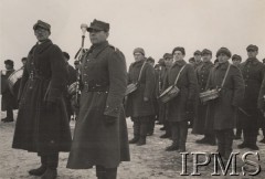 1941-1942, ZSRR.
Formowanie Armii Polskiej w Związku Radzieckim, orkiestra pułkowa.
Fot. NN, Instytut Polski im. Gen. Sikorskiego w Londynie [szuflada nr 60 – Rosja. Wojsko Polskie. Wysiedleńcy]