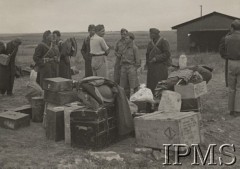 1942, brak miejsca.
Ewakuacja Armii Andersa. Polscy żołnierze w drodze z Rosji do Persji.
Fot. NN, Instytut Polski im. Gen. Sikorskiego w Londynie [szuflada nr 9]
