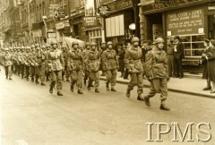 Lata 40., Wielka Brytania.
Polskie oddziały spadochronowe podczas defilady.
Fot. NN, Instytut Polski i Muzeum im. gen. Sikorskiego w Londynie