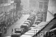 3-5.08.1981, Warszawa, Polska.
Strajk Miejskich Zakładów Komunikacyjnych, blokada ronda na skrzyżowaniu Alej Jerozolimskich i ulicy Marszałkowskiej. Samochody do wywozu śmieci, blokujące Nowy Świat.
Fot. Krzysztof Burnatowicz, zbiory Ośrodka KARTA