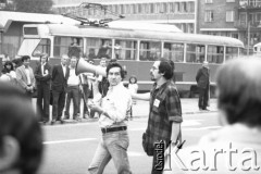 3-5.08.1981, Warszawa, Polska.
Strajk Miejskich Zakładów Komunikacyjnych, blokada ronda na skrzyżowaniu Alej Jerozolimskich i ulicy Marszałkowskiej. Na pierwszym planie mężczyzna z megafonem, w tle tramwaj.
Fot. Krzysztof Burnatowicz, zbiory Ośrodka KARTA