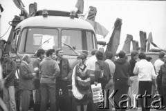 3-5.08.1981, Warszawa, Polska.
Strajk Miejskich Zakładów Komunikacyjnych, blokada ronda na skrzyżowaniu Alej Jerozolimskich i ulicy Marszałkowskiej.
Fot. Krzysztof Burnatowicz, zbiory Ośrodka KARTA
