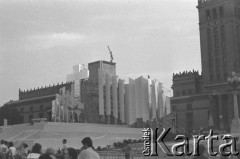 14.06.1987, Warszawa, Polska.
Trzecia pielgrzymka papieża Jana Pawła II do Polski. Msza papieska, ołtarz wzniesiony przed Pałacem Kultury i Nauki.
Fot. Krzysztof Burnatowicz, zbiory Ośrodka KARTA