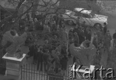 8.03.1968, Warszawa, Polska.
Strajk Studentów Uniwersytetu Warszawskiego, ludzie na ulicy. Fotografia wykonana z okna budynku Akademii Sztuk Pięknych.
Fot. Krzysztof Burnatowicz, zbiory Ośrodka KARTA