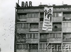 Kwiecień 1987, Warszawa, Polska.
Akcja transparentowo - ulotkowa Grup Oporu Solidarni. Na transparencie napis: 