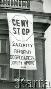 Kwiecień 1987, Warszawa, Polska.
Akcja transparentowo - ulotkowa Grup Oporu Solidarni. Na transparencie napis: 