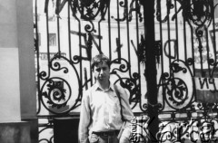 24.05.1989, Warszawa, Polska.
Strajk okupacyjny studentów Uniwersytetu Warszawskiego (UW), ogłoszony po odrzuceniu wniosku o rejestrację Niezależnego Zrzeszenia Studentów (NZS) przez Sąd Wojewódzki w Warszawie. Na zdjęciu Stanisław Maliszewski, student II roku historii, autor kolekcji zdjęć ze strajku NZS 24.05.1989. Zdjęcie wykonane drugiego dnia strajku przed południem.
Fot. Stanisław Maliszewski, zbiory Ośrodka KARTA
 
