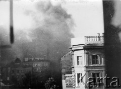 25.06.1976, Radom. 
Wydarzenia radomskie - czerwiec 1976. P3on1cy budynek Komitetu Wojewódzkiego PZPR. Na odwrocie pieczątka: „NSZZ Solidarność Miedzyzakładowa Komisja Robotnicza, Ziemia Radomska”.
Fot. NN, zbiory Ośrodka KARTA [sygn. OK 010488]