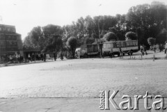 25.06.1976, Radom. 
Wydarzenia radomskie - czerwiec 1976. Barykada samochodowa przy dworcu PKP.
Fot. NN, zbiory Ośrodka KARTA [sygn. OK 010489]