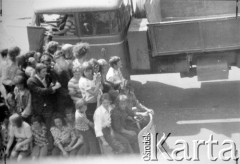 25.06.1976, Radom. 
Wydarzenia radomskie - czerwiec 1976. Pracownicy radomskich Zakładów jadący przed budynek KW PZPR.
Fot. NN, zbiory Ośrodka KARTA [sygn. OK 010521] 


