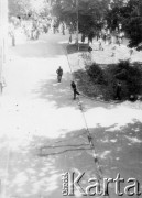 25.06.1976, Radom. 
Wydarzenia radomskie - czerwiec 1976. Pracownicy radomskich zakładów zgromadzeni przed budynkiem KW PZPR. Podpis w dokumentacji MSW: 