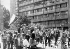 25.06.1976, Radom. 
Wydarzenia radomskie - czerwiec 1976. Ulica 1-go Maja, godzina 12.55. Manifestanci zmierzający w kierunku budynku KW PZPR.
Fot. NN, zbiory Ośrodka KARTA [sygn. OK 010546] 

