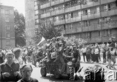 25.06.1976, Radom. 
Wydarzenia radomskie - czerwiec 1976. Ulica 1-go Maja, godzina 12.55. Manifestanci zmierzający w kierunku budynku KW PZPR.
Fot. NN, zbiory Ośrodka KARTA [sygn. OK 010547] 

